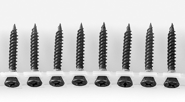 Skrutky v pásovom zásobníku