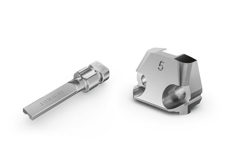 Razník a matrica v sade