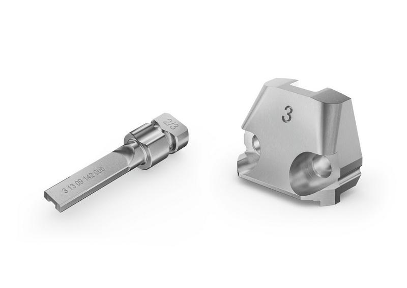 Razník a matrica v sade