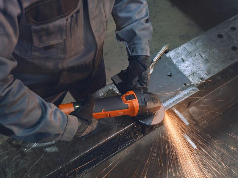 Kompaktná uhlová brúska Ø 125 mm CG 15-125 BL