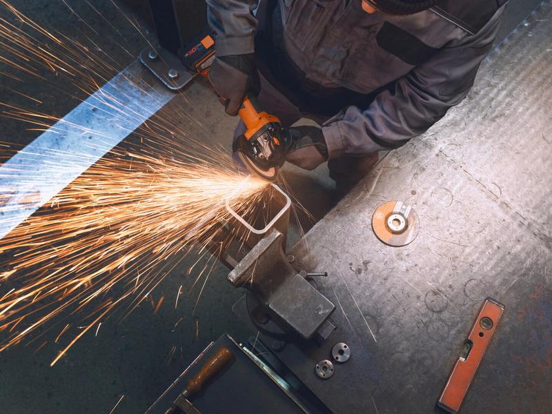 Akumulátorová uhlová brúska Ø 125 mm Akumulátorová uhlová brúska CCG 18-125-7 AS (v kartóne)