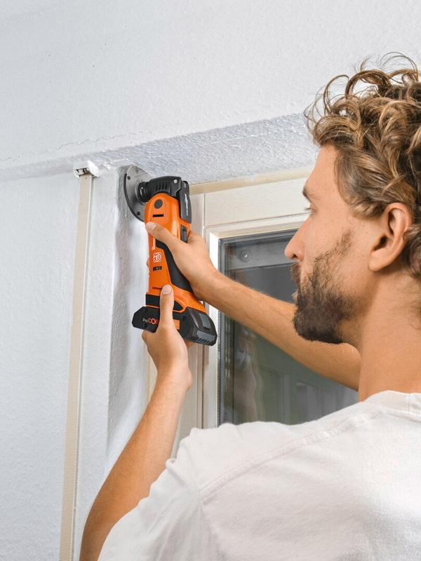 Akumulátorové oscilačné náradie Akumulátorový MultiMaster AMM 700 MAX AS (v kartóne)