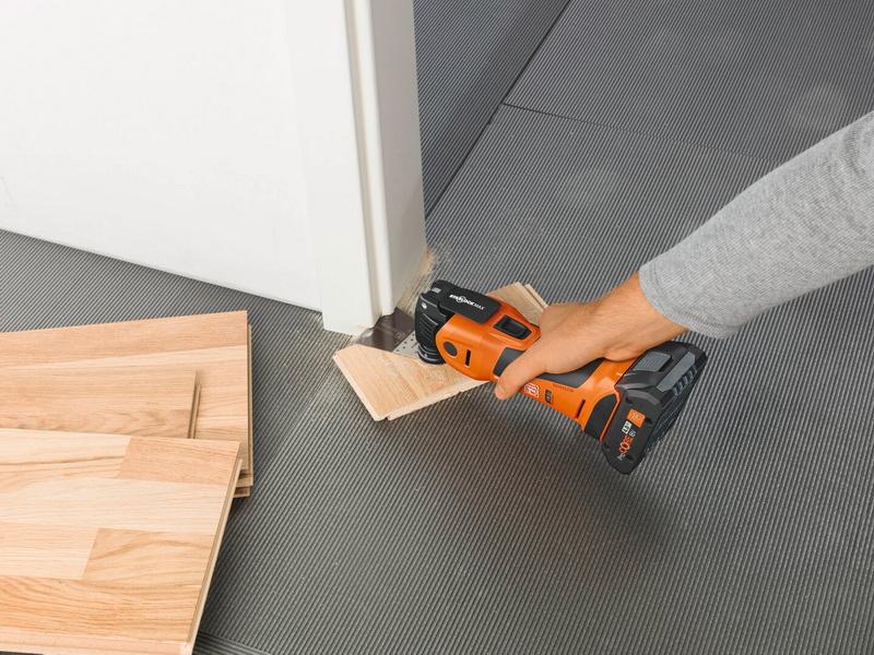 Akumulátorové oscilačné náradie Akumulátorový MultiMaster AMM 700 MAX AS (v kartóne)