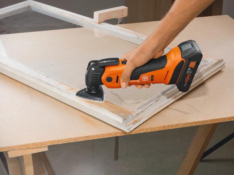 Akumulátorové oscilačné náradie Akumulátorový MultiMaster AMM 700 MAX AS (v kartóne)